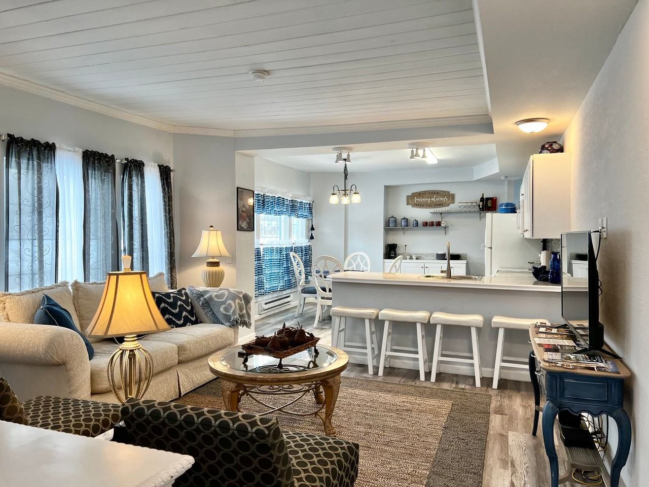 1304 Worden Ave - Photo 3 of 41