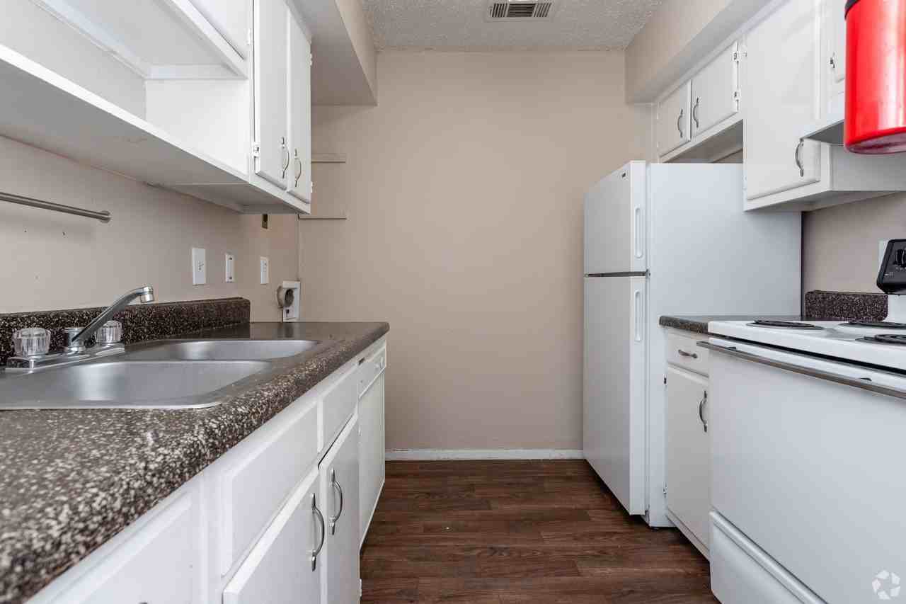 Pinehurst Apartments 3401 E Marshall Ave, Longview, TX 75601 Zumper