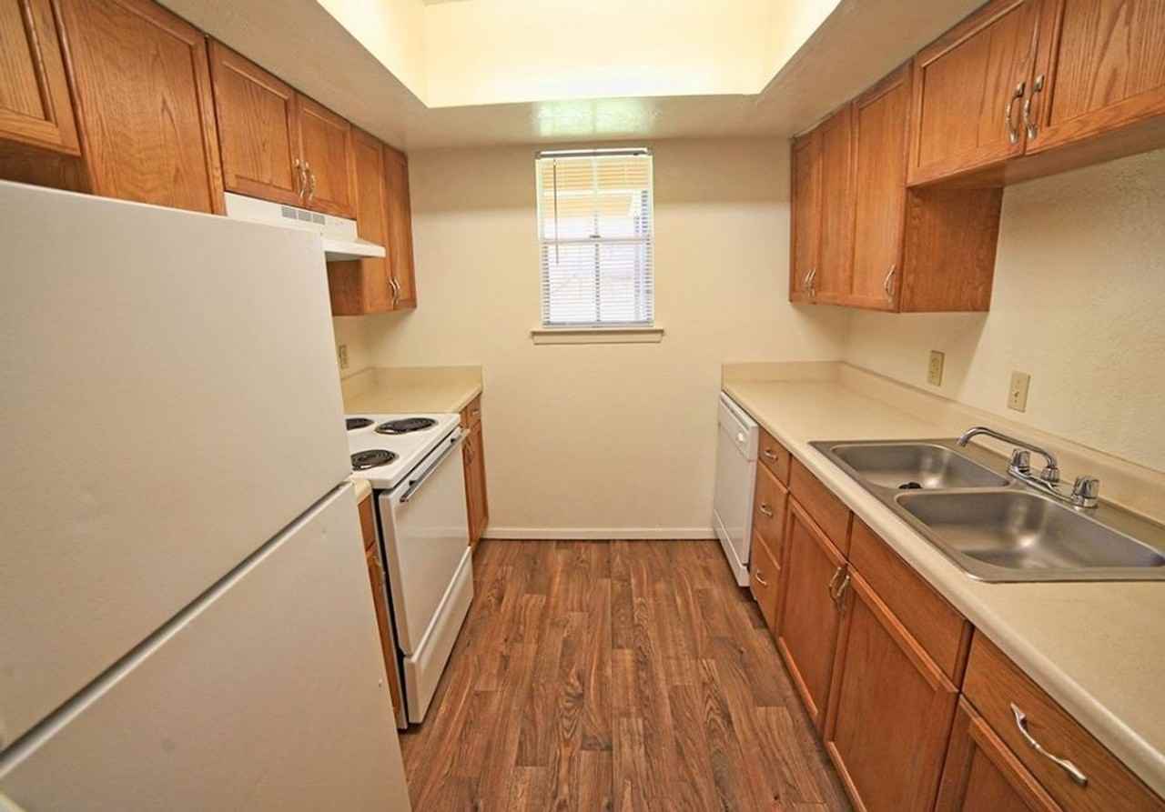 Castlewood Apartments 2045 Bert Kouns Industrial Loop, Shreveport, LA