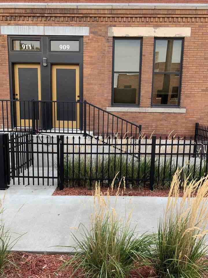 909 N 17th St - Photo 2 of 20