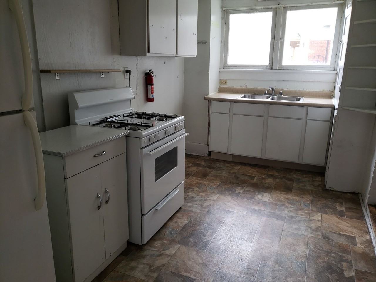 237-239 Grant Avenue - Photo 4 of 22