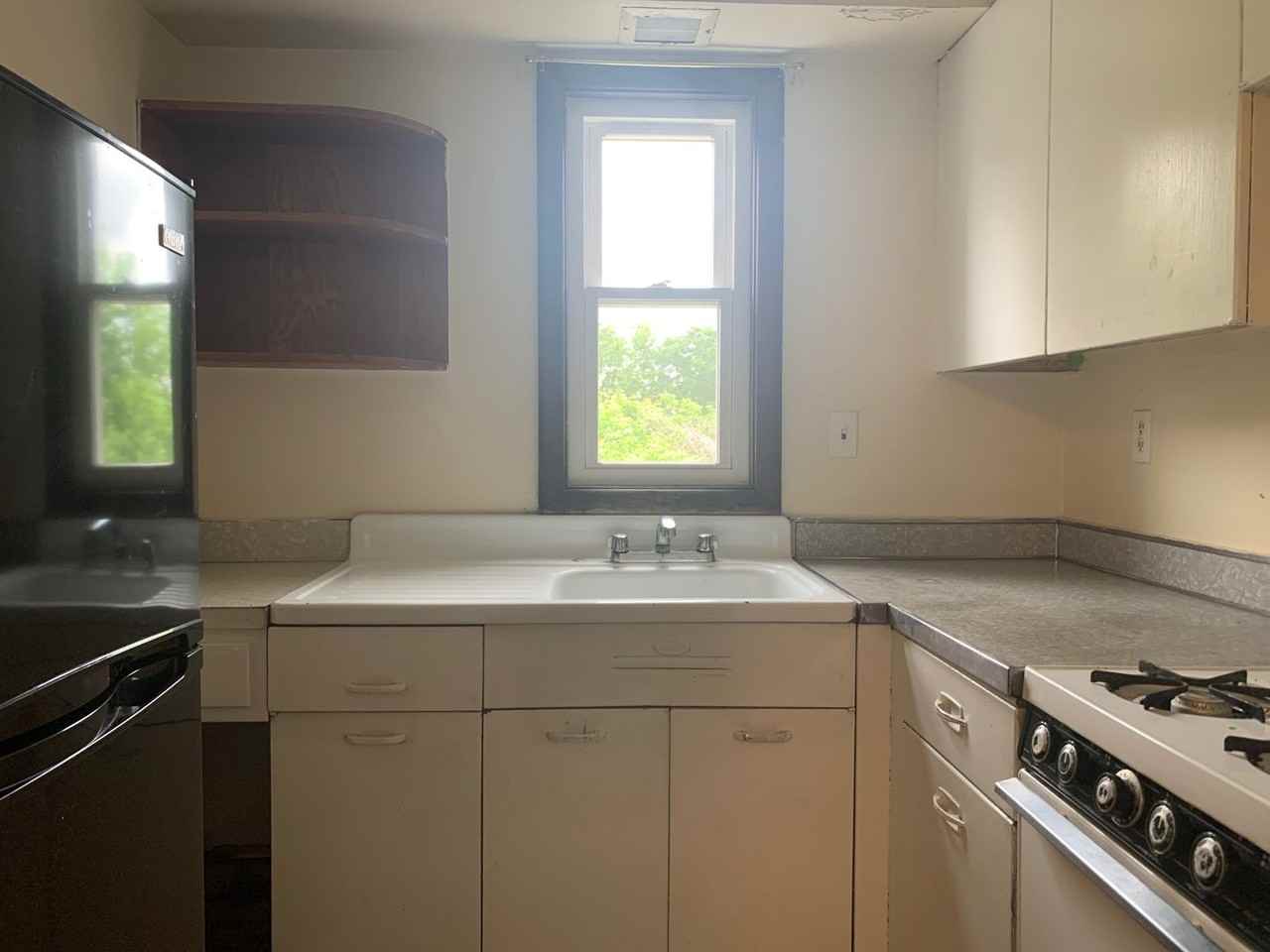 237-239 Grant Avenue - Photo 6 of 21