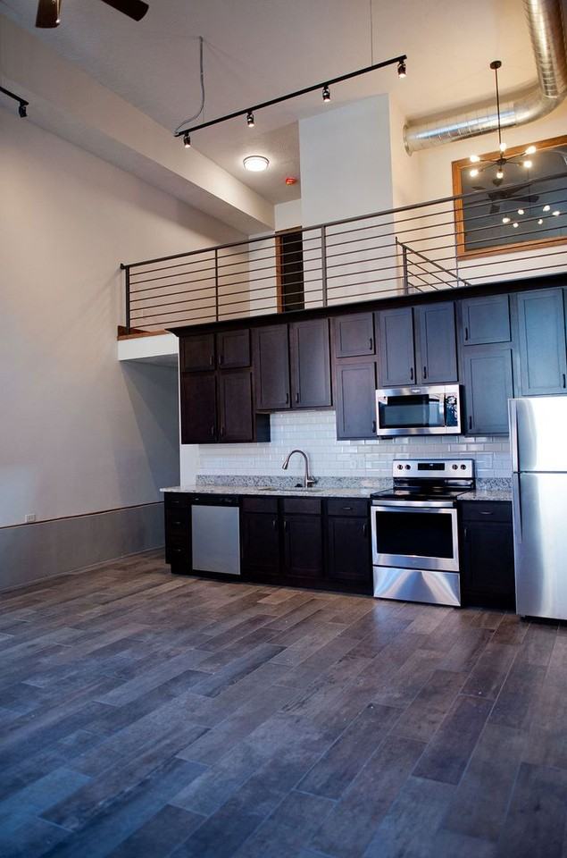 518 W College St - Photo 6 of 11