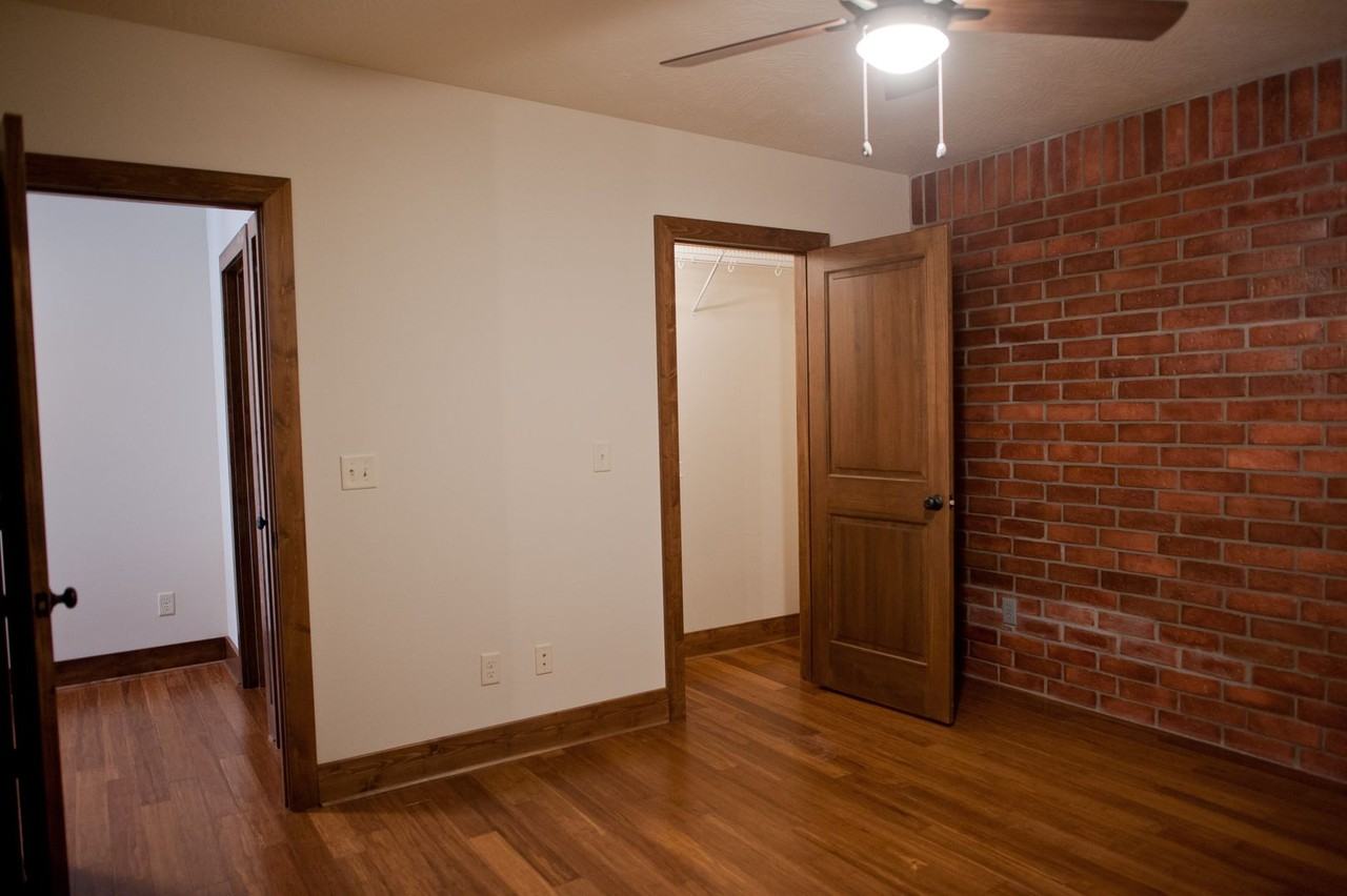 515 W Mcdaniel St - Photo 4 of 7