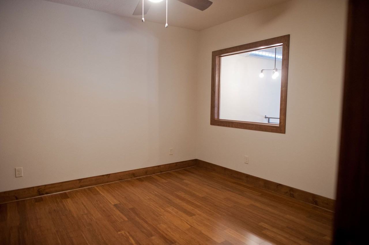 515 W Mcdaniel St - Photo 2 of 10