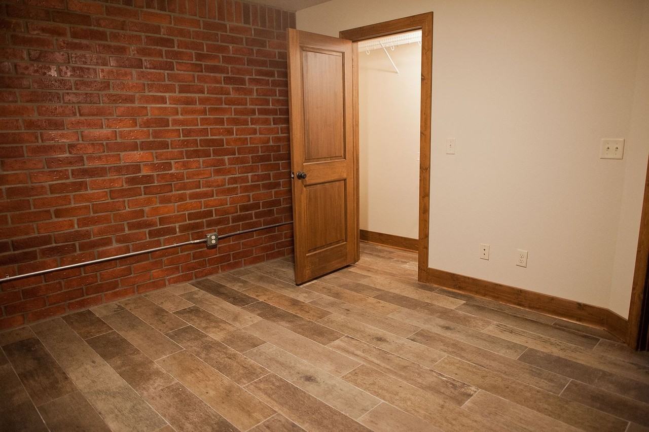 515 W Mcdaniel St - Photo 4 of 10