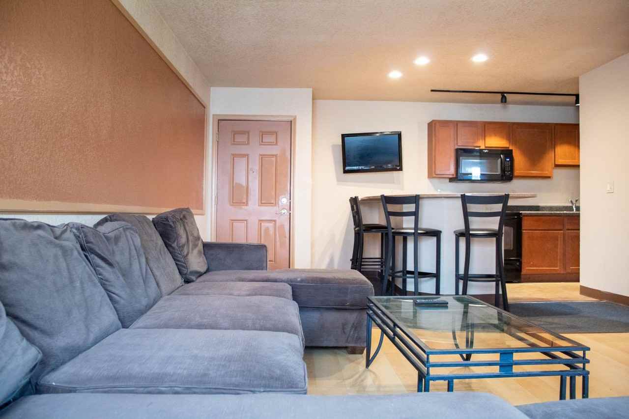 207 S Fifth - Photo 3 of 38