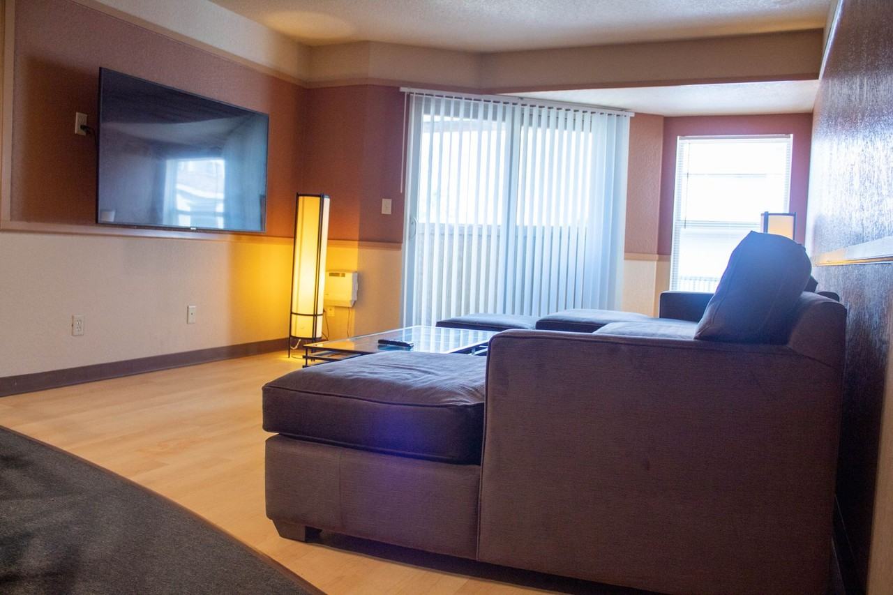 207 S Fifth - Photo 4 of 38