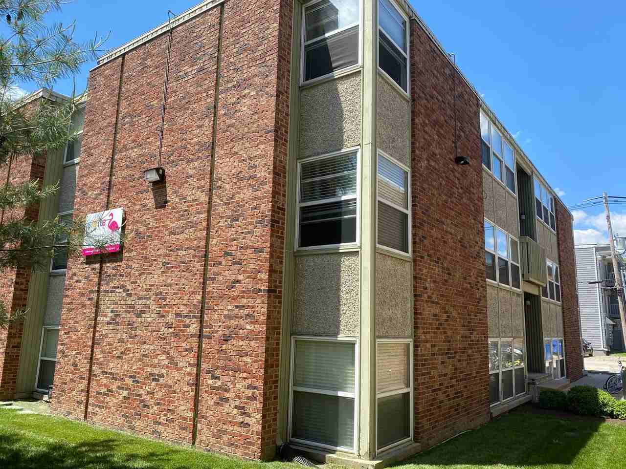 510 E Stoughton - Photo 2 of 40