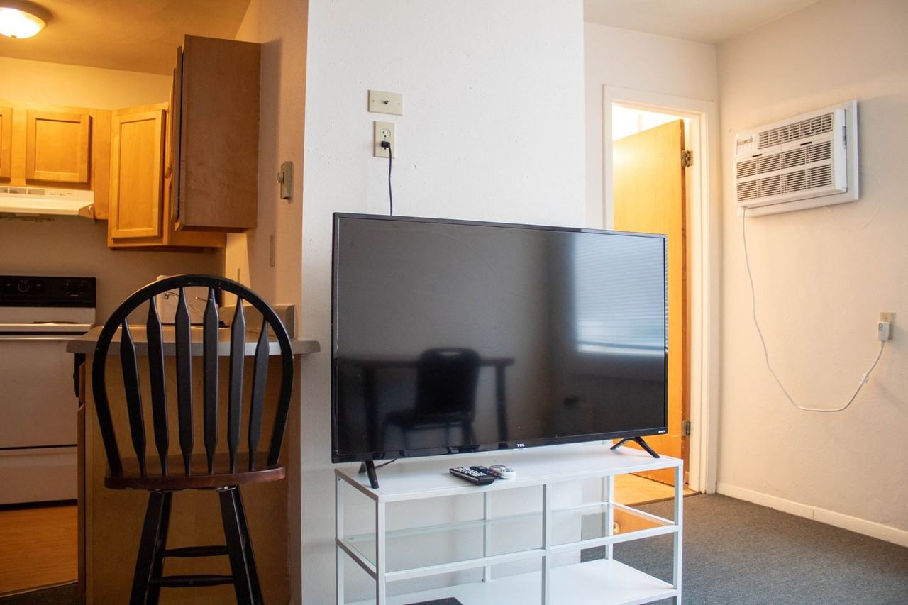 512 E Clark - Photo 4 of 33