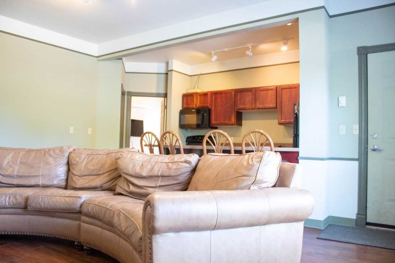 601 W Green - Photo 3 of 50