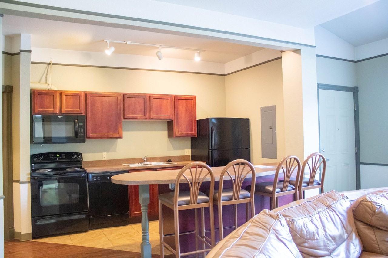 601 W Green - Photo 4 of 50