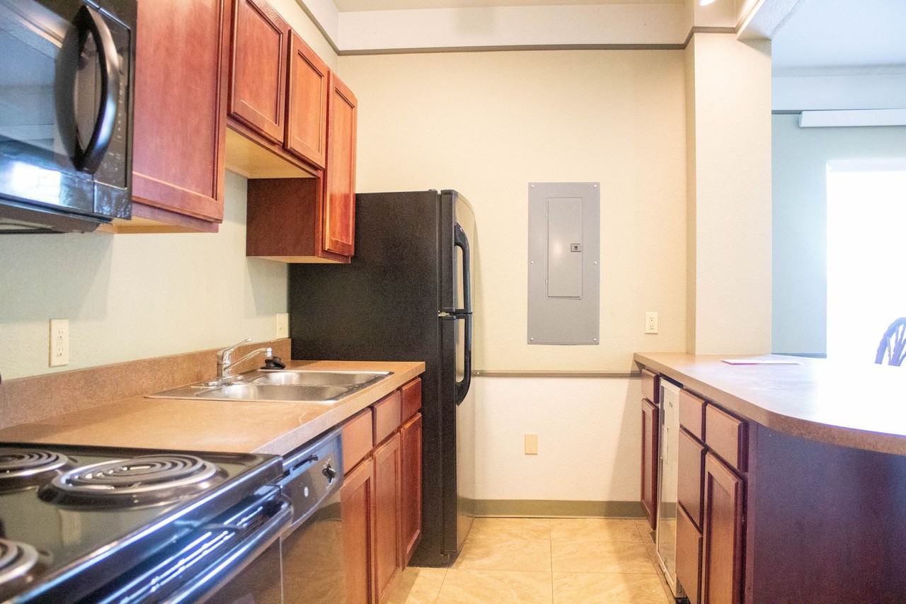 601 W Green - Photo 7 of 50