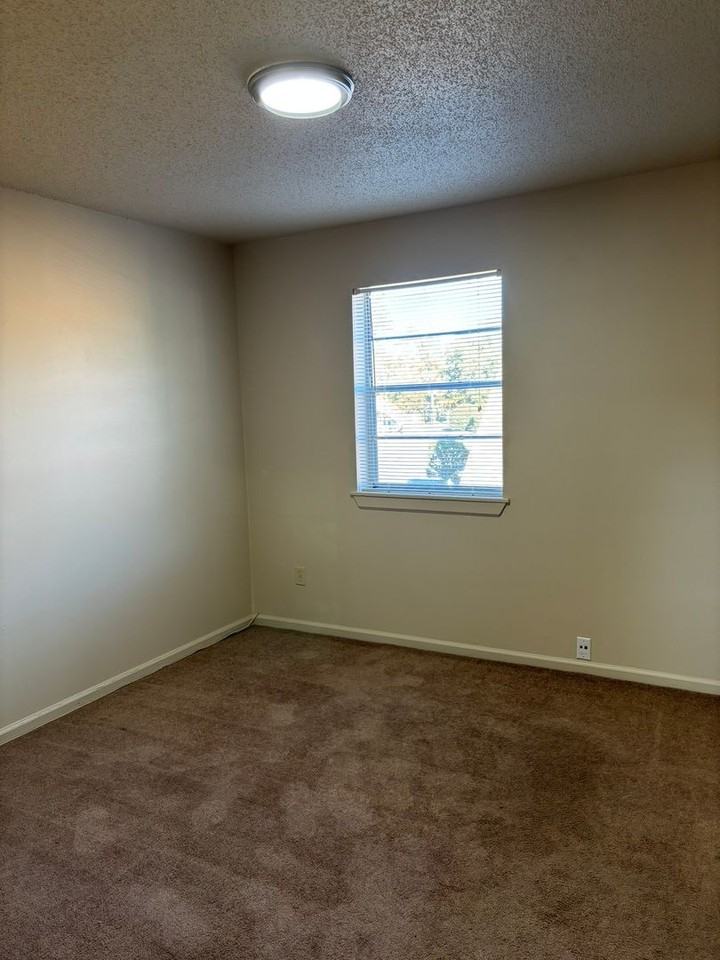 Longstreth Apartments - Photo 7 of 10