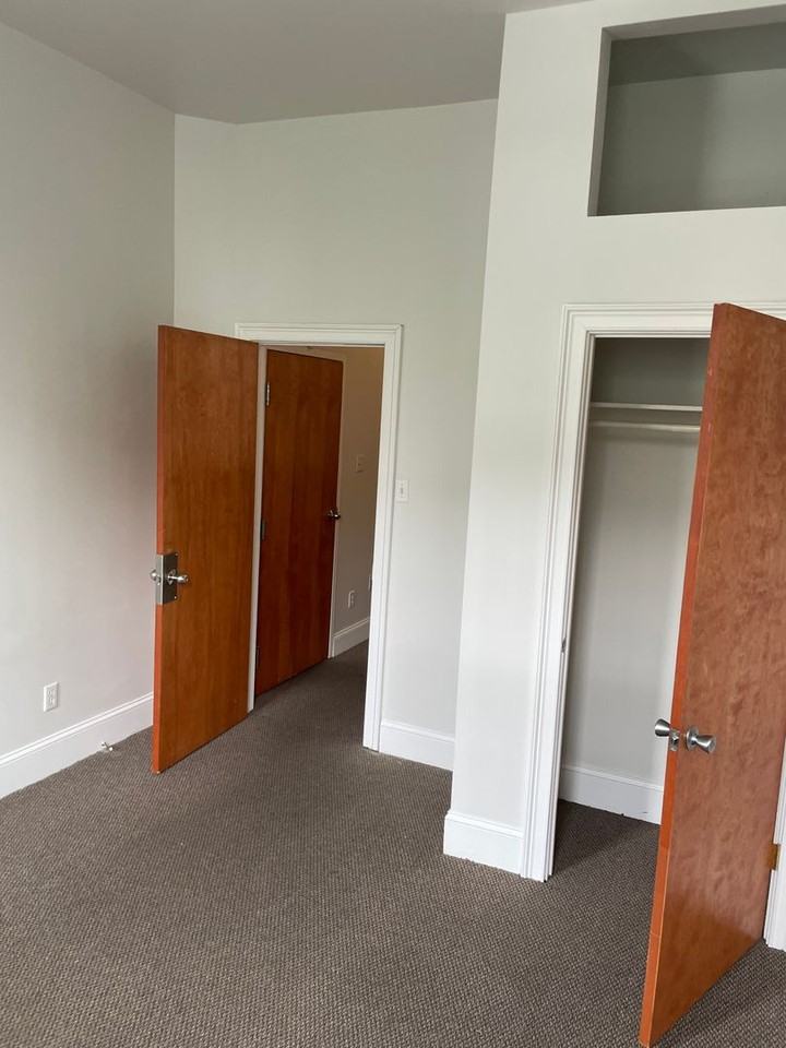 210 S 41st St - Photo 4 of 14