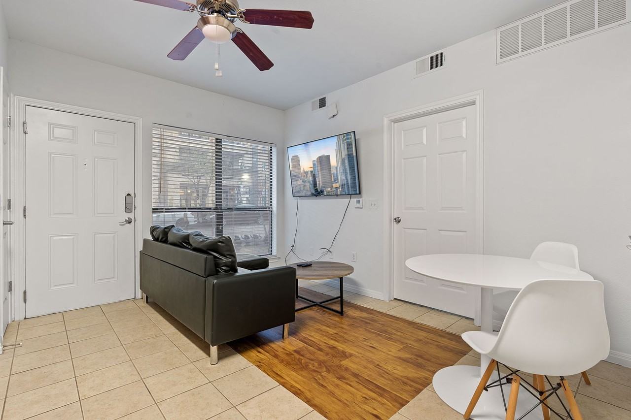 Texan Pearl Best Value in West Campus - Photo 7 of 38