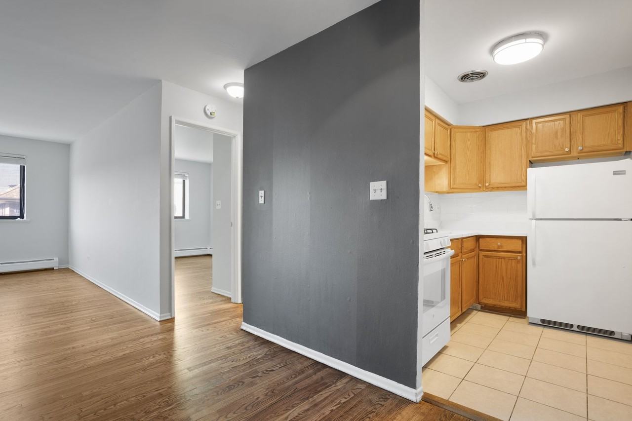 6758 N. Sheridan Rd. - Photo 5 of 35