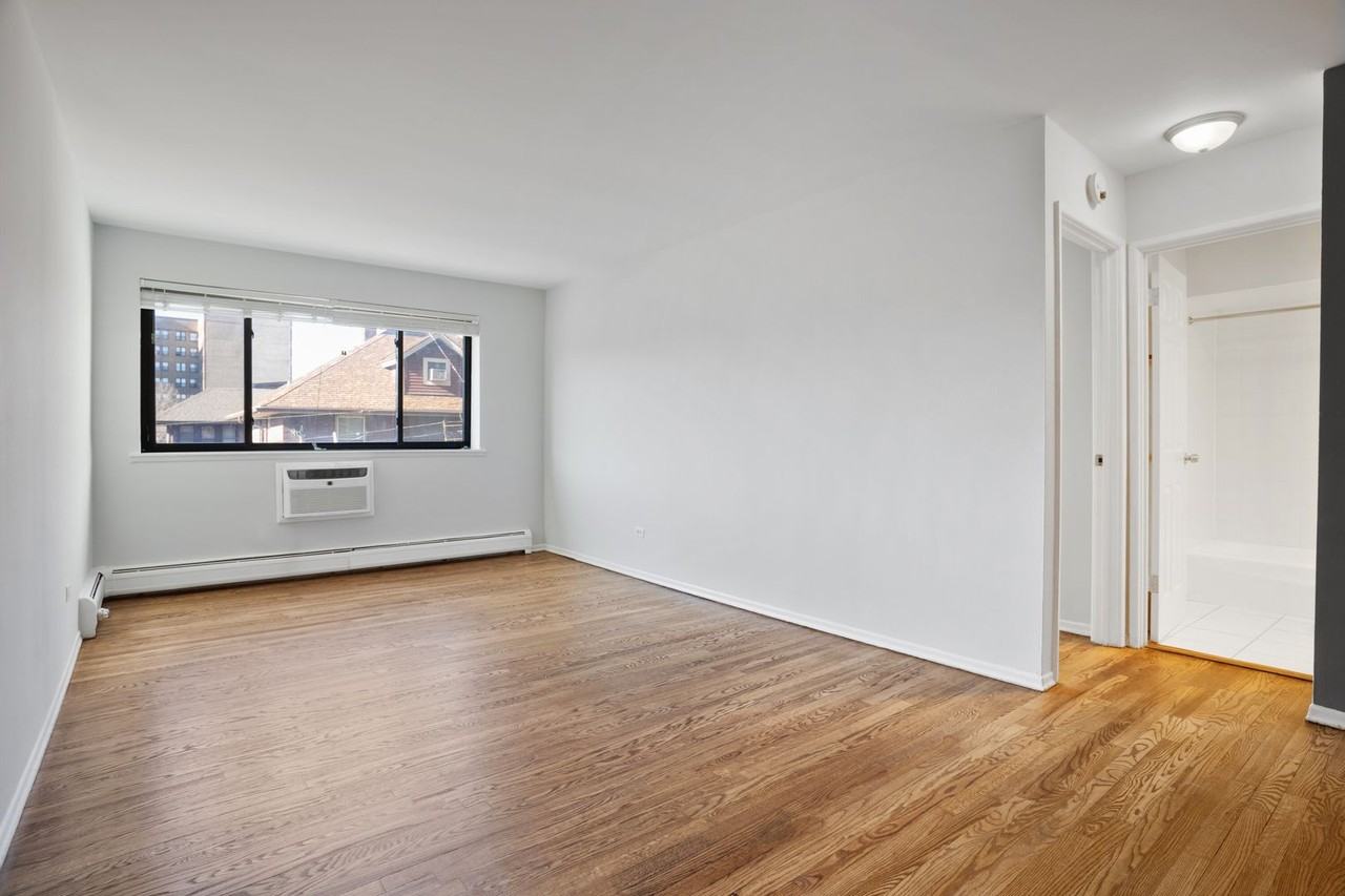 6758 N. Sheridan Rd. - Photo 7 of 35
