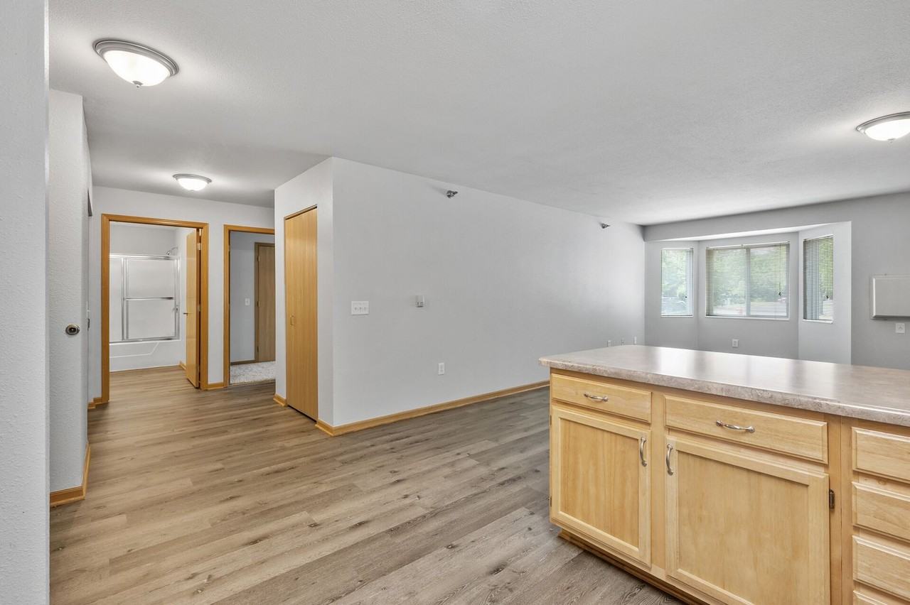 Creekside Commons Apartments - Photo 5 of 41