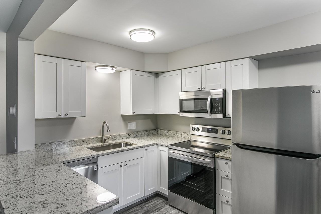 Wilshire Apartments (Wilshire 23 LLC) - Photo 2 of 33