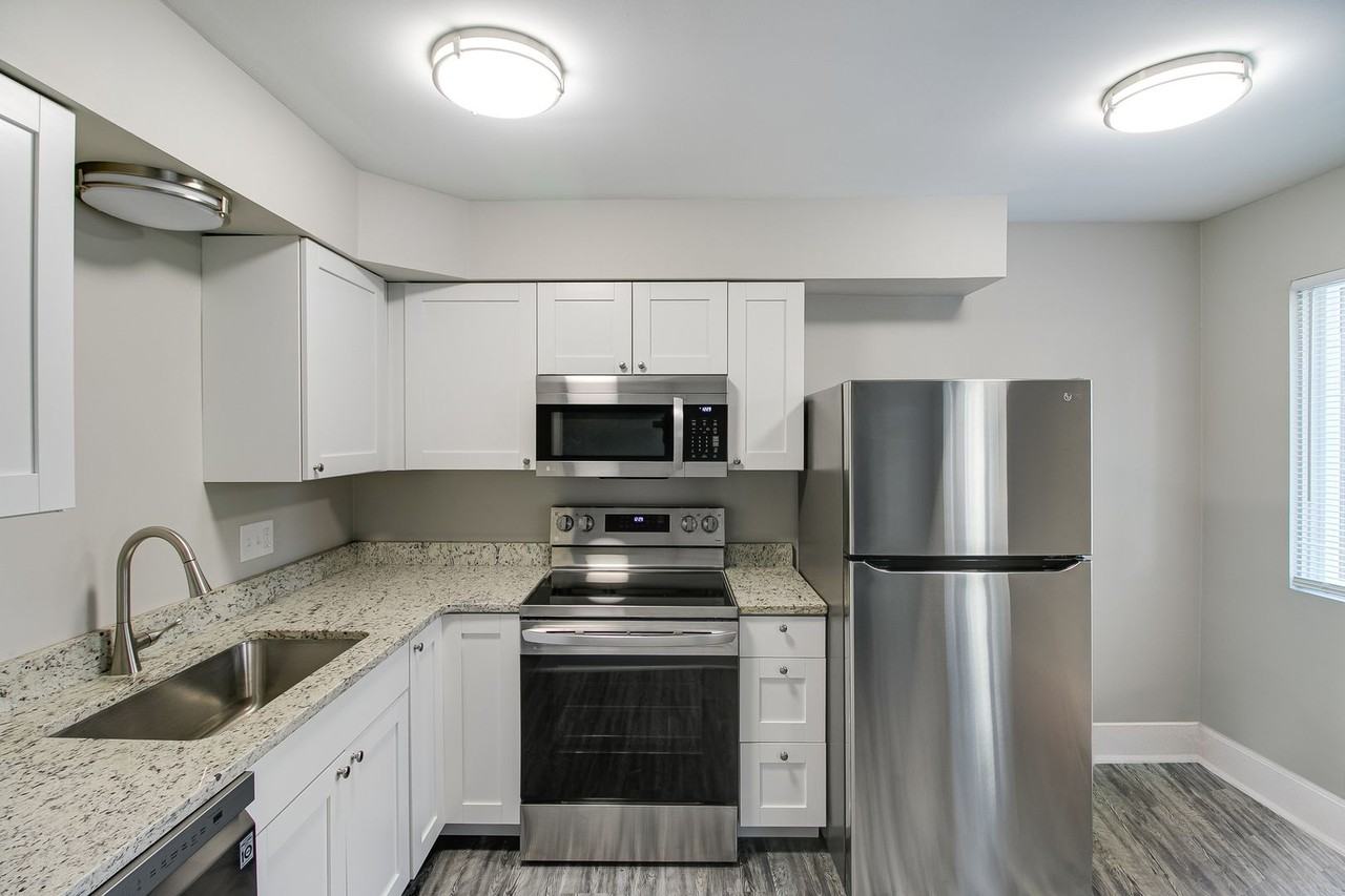 Wilshire Apartments (Wilshire 23 LLC) - Photo 4 of 33