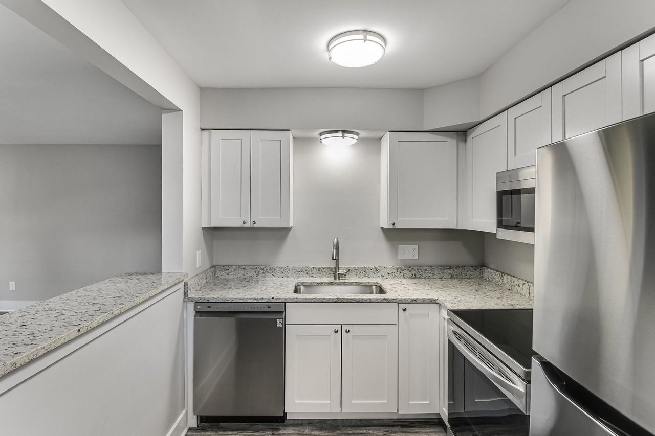 Wilshire Apartments (Wilshire 23 LLC) - Photo 5 of 33