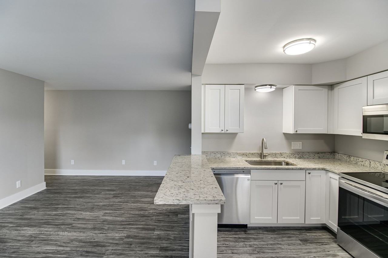 Wilshire Apartments (Wilshire 23 LLC) - Photo 7 of 33