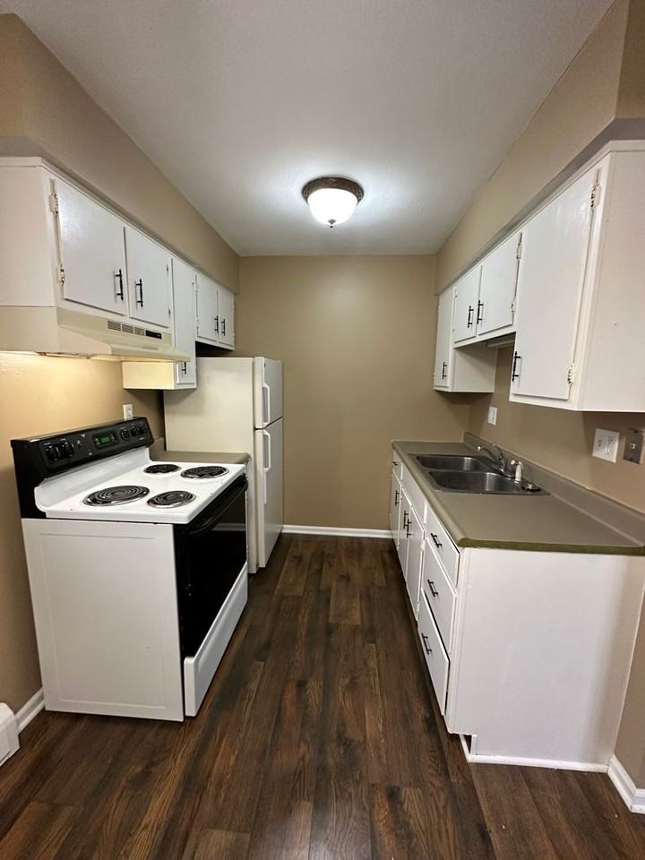 Wemple Apartments (Wemple Apartments Lee LLC) - Photo 2 of 10