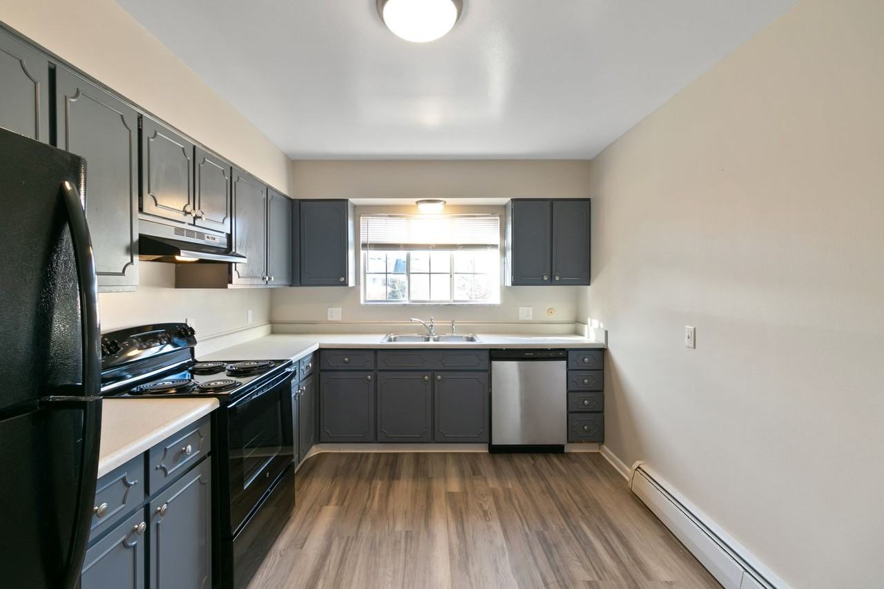 Park Crest Apartments - Photo 4 of 46
