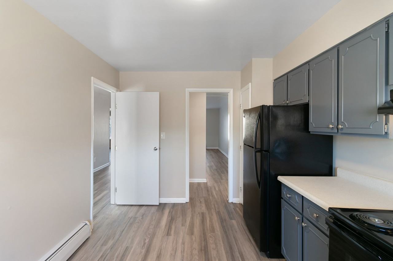 Park Crest Apartments - Photo 6 of 46