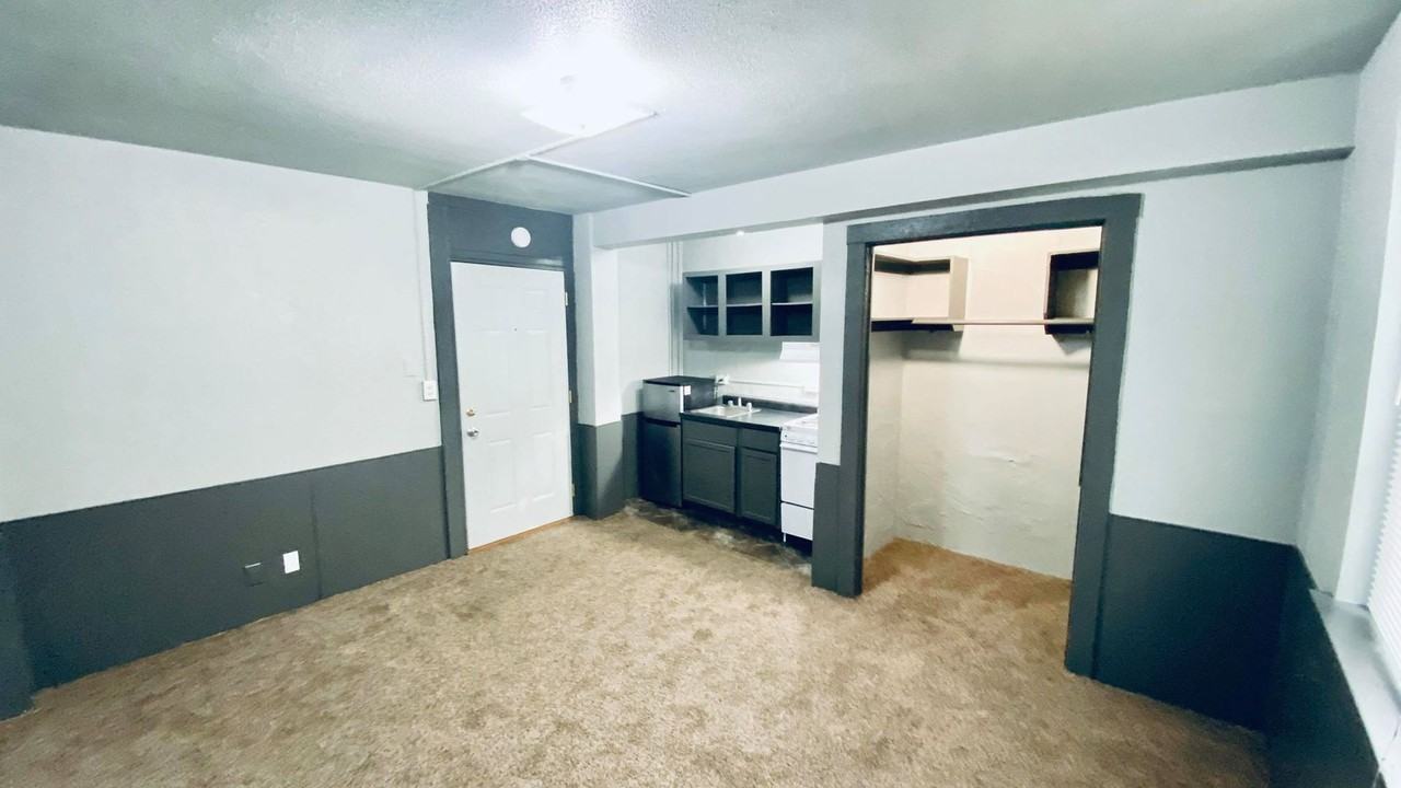 Jones Bedford 2205 Jones - Photo 4 of 10