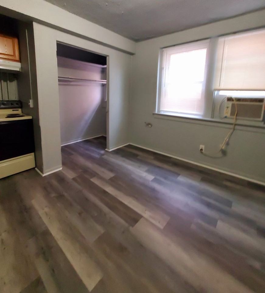 Jones Colfax 2207 Jones - Photo 2 of 12