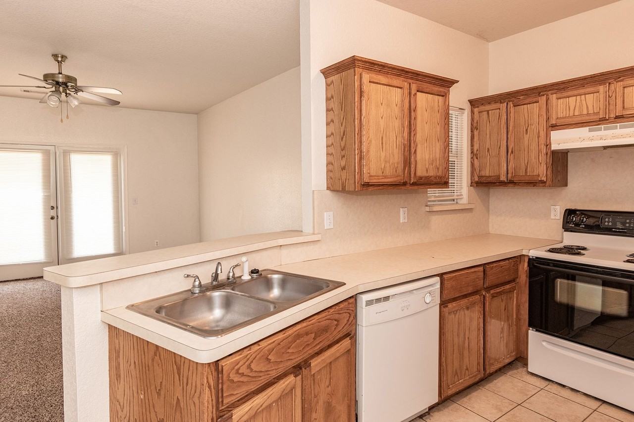 Stonegate Apartments. - Photo 7 of 15