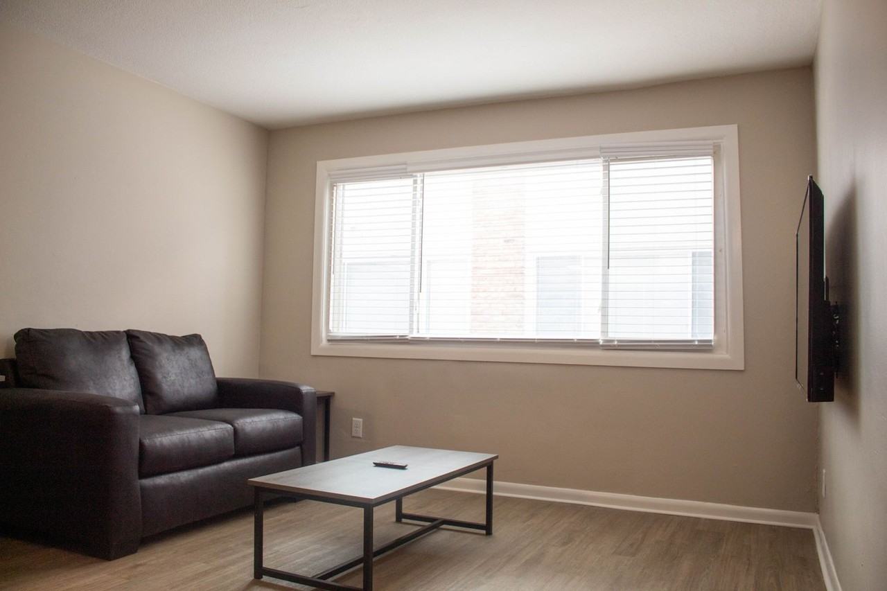 108 E Healey - Photo 4 of 45