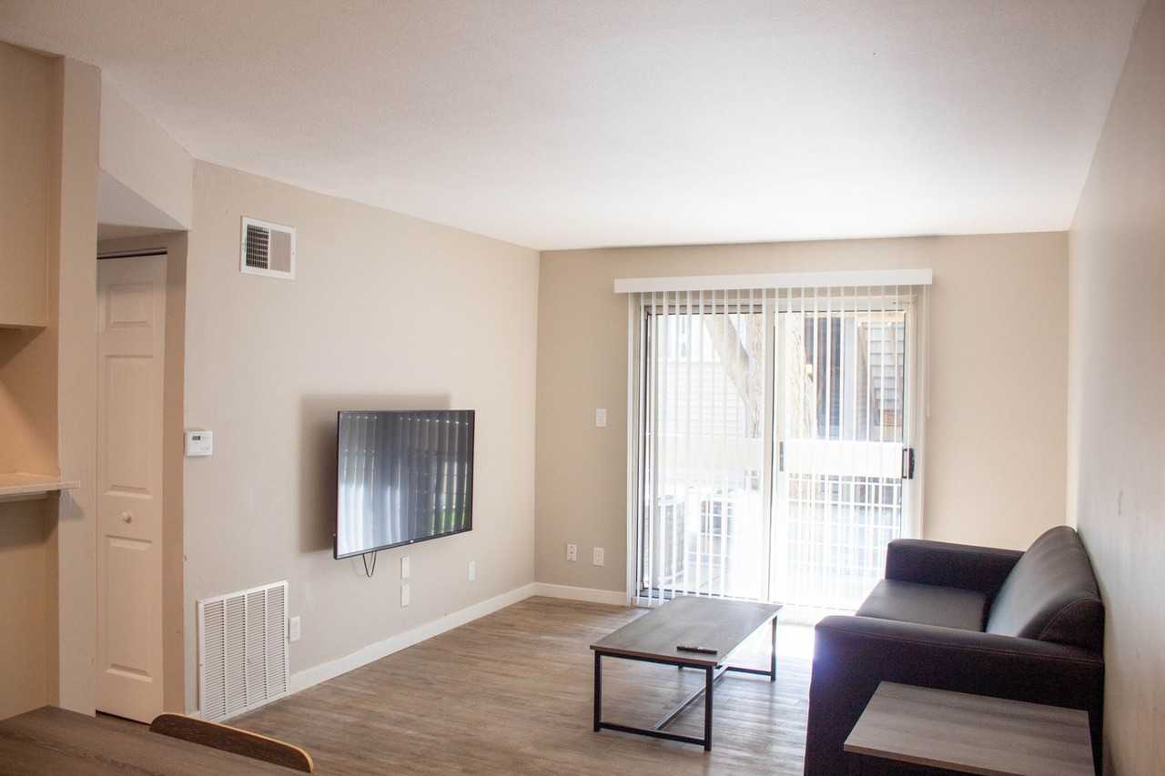 804 W Illinois - Photo 4 of 29