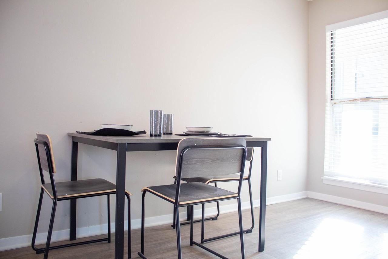 107 E Springfield - Photo 4 of 33