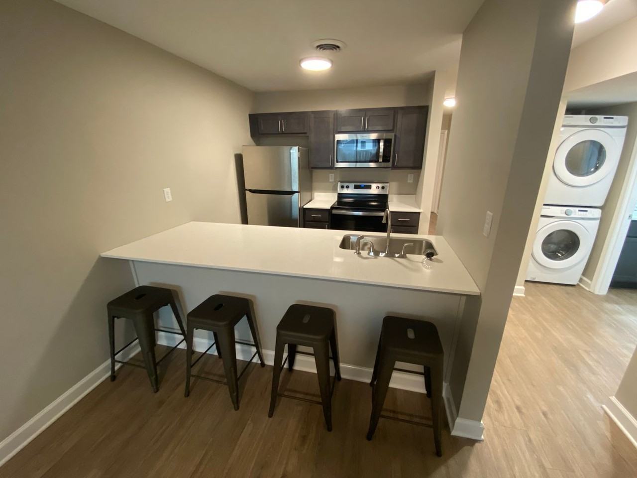 608 E White - Photo 7 of 19