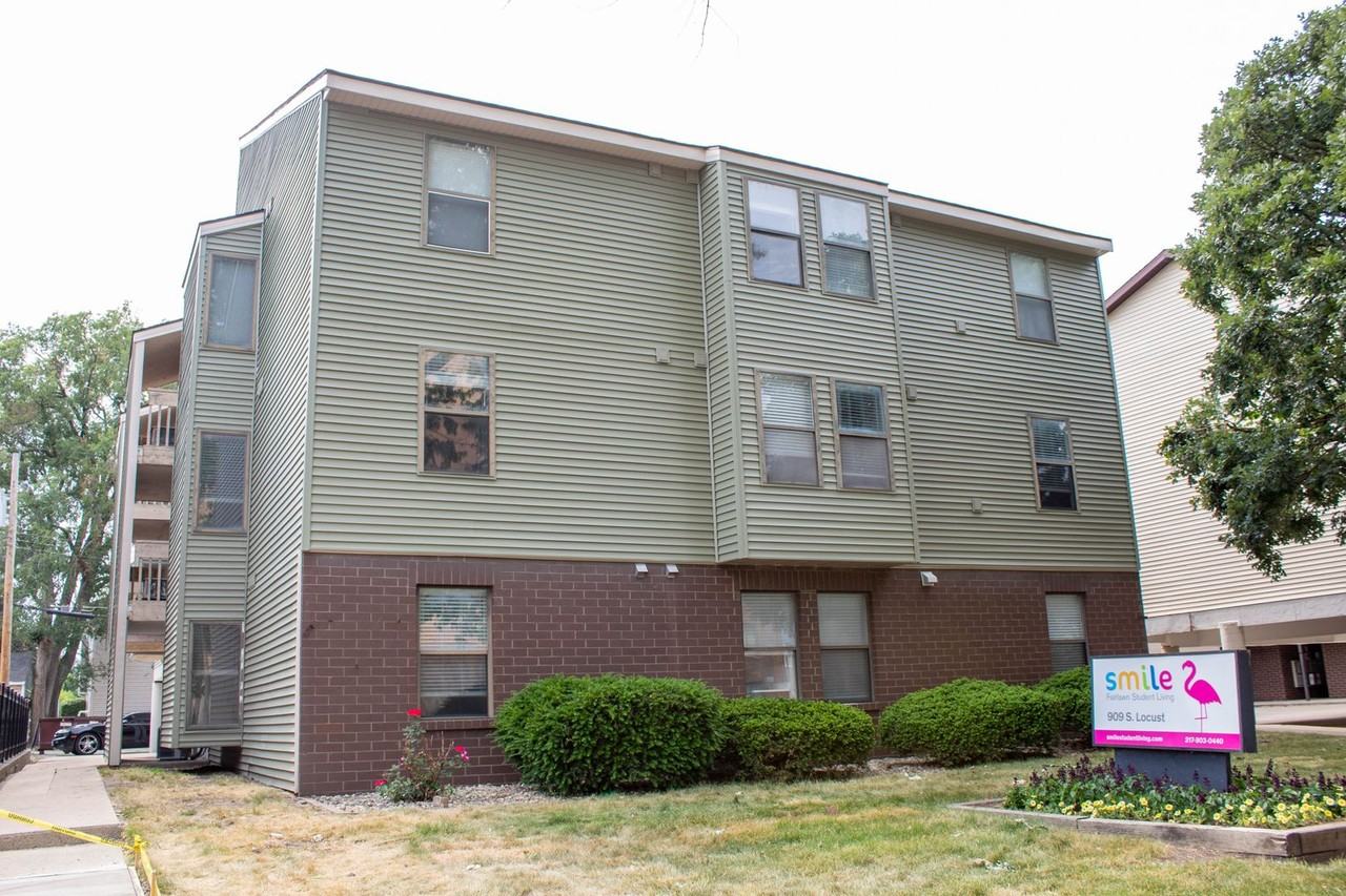 909 S Locust - Photo 3 of 35