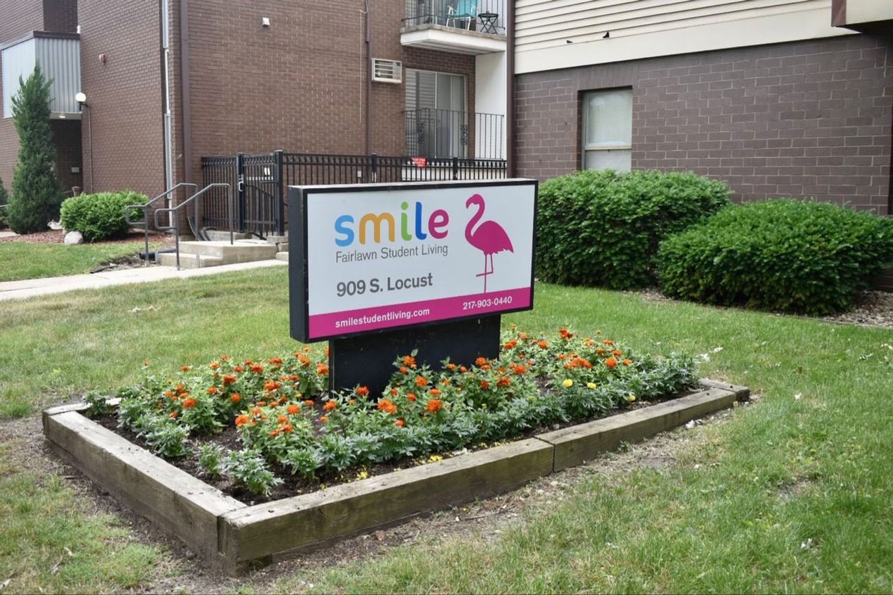 909 S Locust - Photo 2 of 35