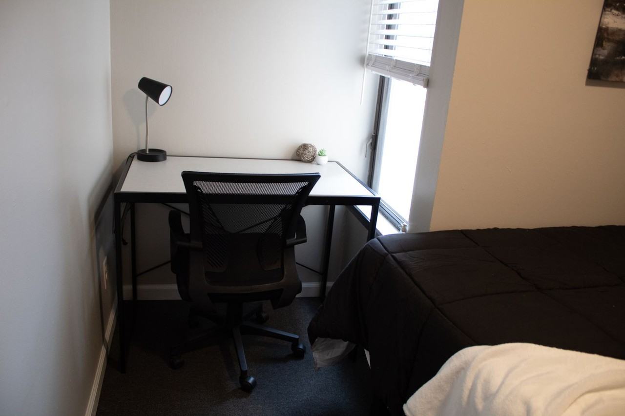 909 S Locust - Photo 3 of 50