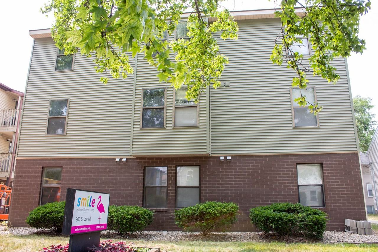 903 S Locust - Photo 2 of 50