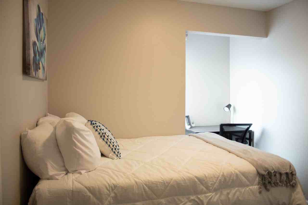 903 S Locust - Photo 7 of 50