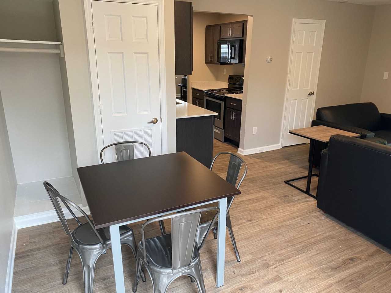106 S Gregory - Photo 4 of 18