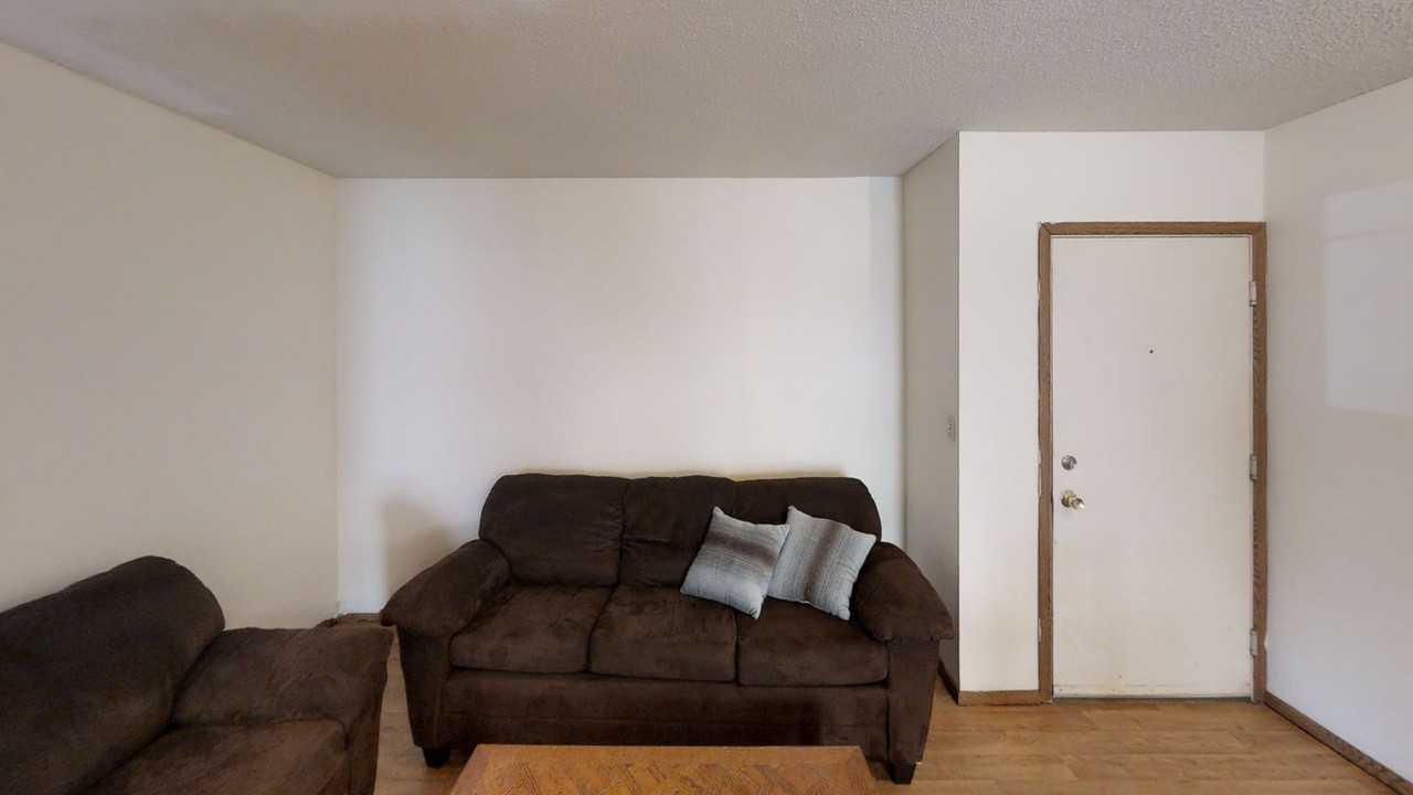 905 W Oregon - Photo 2 of 49