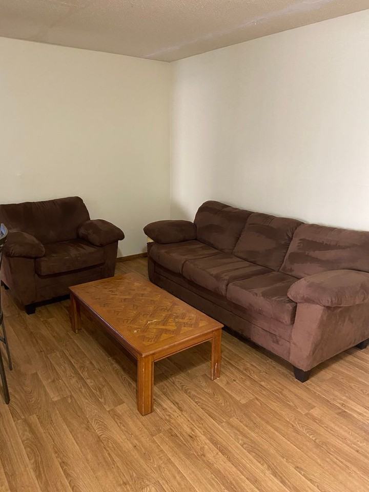 905 W Oregon - Photo 3 of 49