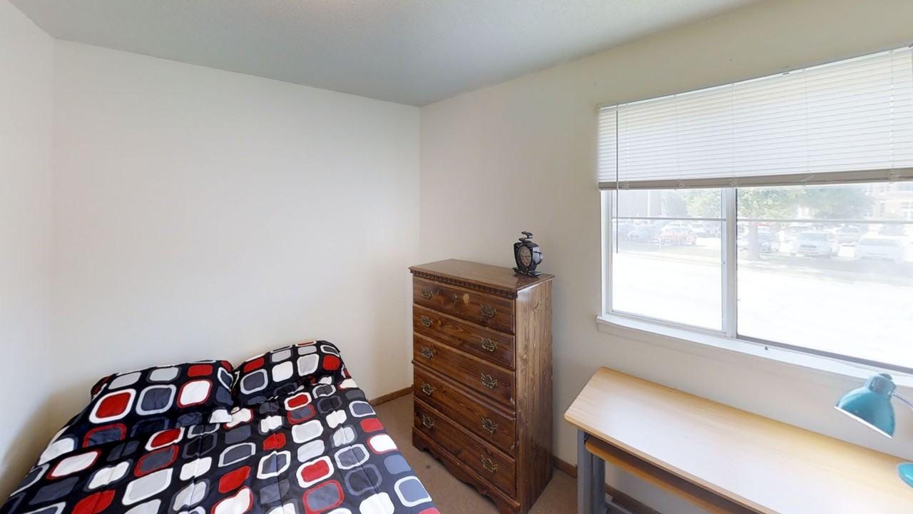 905 W Oregon - Photo 7 of 49