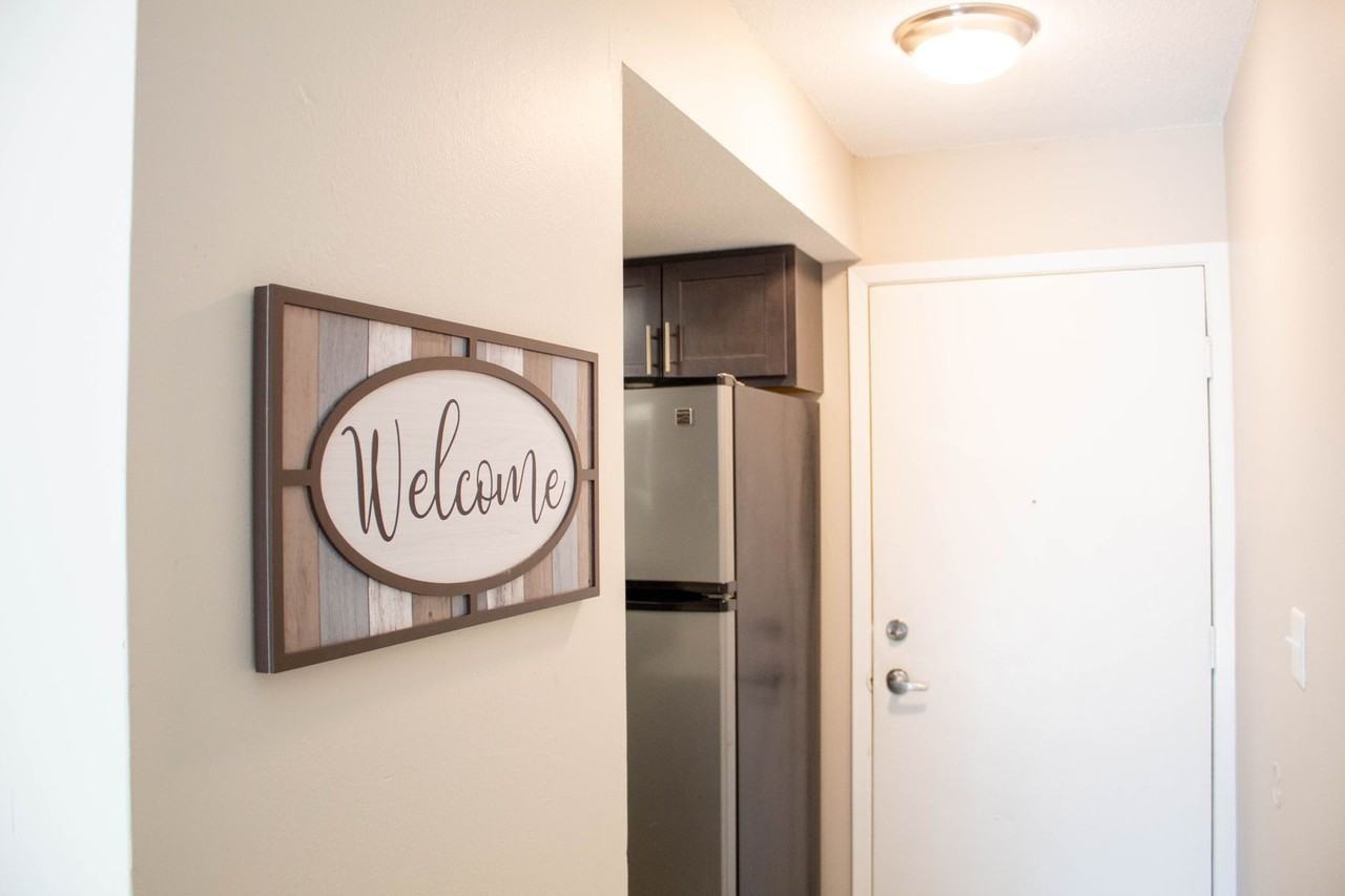 48 E John - Photo 3 of 50