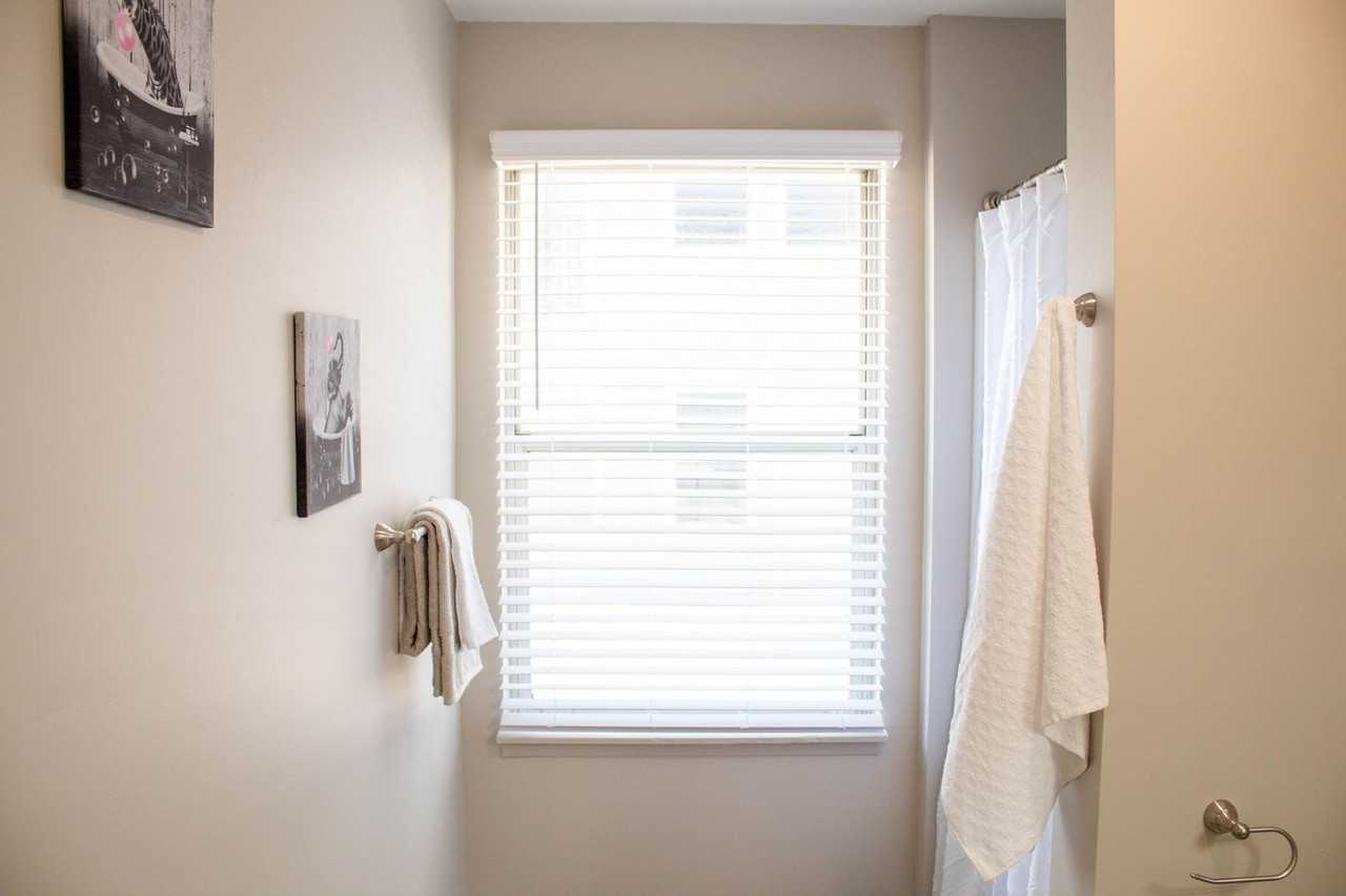 48 E John - Photo 4 of 50