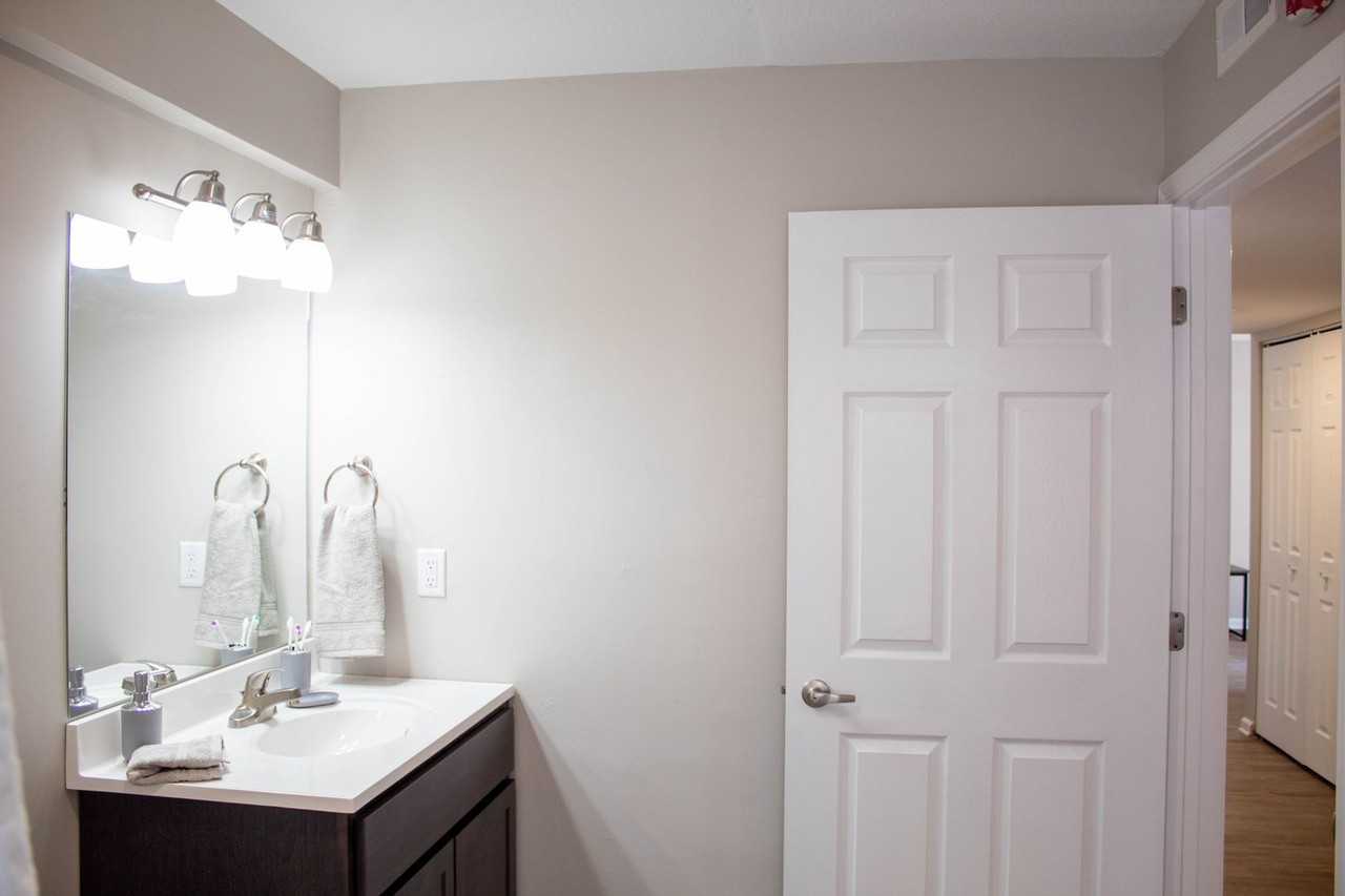 48 E John - Photo 5 of 50