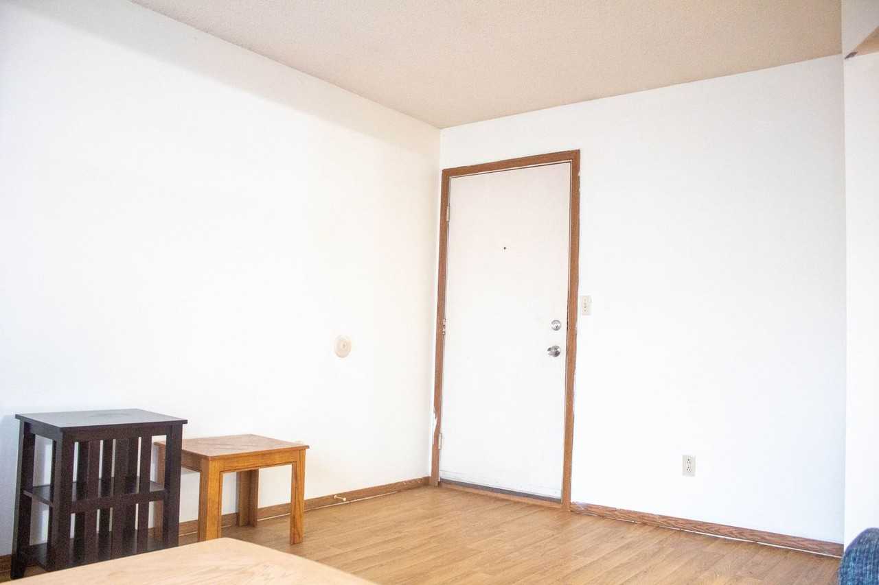 907 W Oregon - Photo 2 of 40